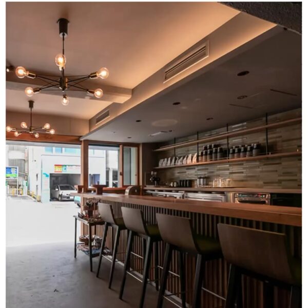 日本橋にあるカフェ&オフィスのビル