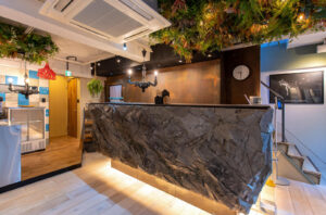 クリニック・オフィスにモルタル造形は合う？