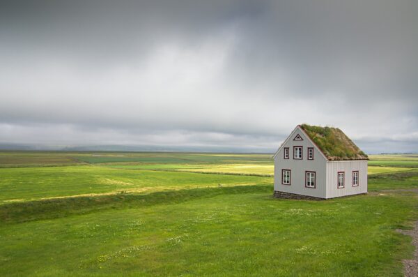 iceland-3930162_1920-600x397 毅然と断るのは大変かもしれませんが…